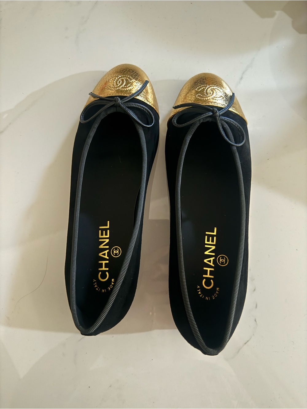 Black and Gold Leather Cap-Toe Ballet Flats Shoes. - Picture 4 of 4